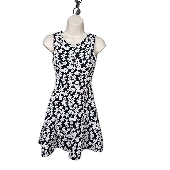 Divided by H&M Dress Black White Floral A-Line Pull On Sleeveless Dress Size 4 - Picture 1 of 15